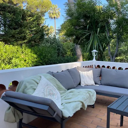 Dans Grand Jardin Provencal * أنتيب